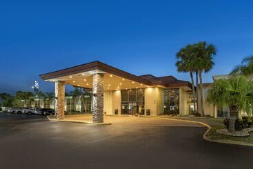 استراحتگاه Best Western International Speedway