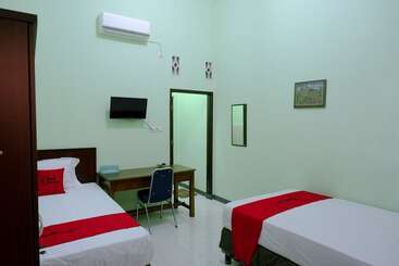 هتل Reddoorz Near Universitas Cokroaminoto Palopo
