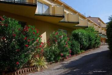 בית מלון כפרי Hôtel Sous L Olivier