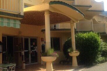 هتل Hôtel Sous L Olivier