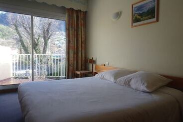 هتل Hôtel Sous L Olivier