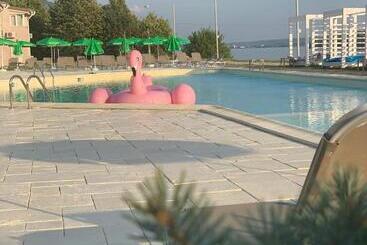 Riviera By Queens Hotel And Resort