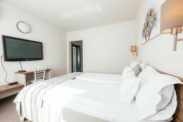 Riviera By Queens Hotel And Resort