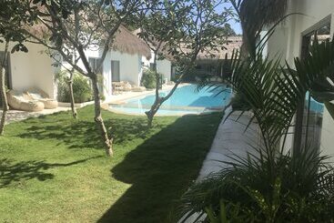 هتل Alona Beach Side Inn