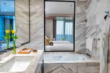 هتل Taj Jumeirah Lakes Towers