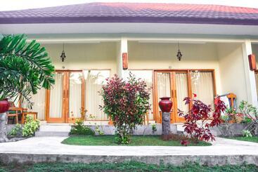 تختخواب و صبحانه Salili Bungalow