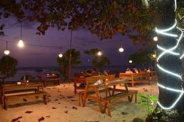 تختخواب و صبحانه Salili Bungalow