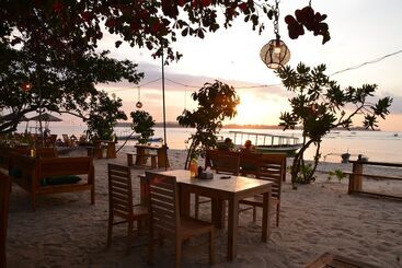 تختخواب و صبحانه Salili Bungalow