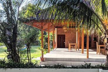 تختخواب و صبحانه Salili Bungalow