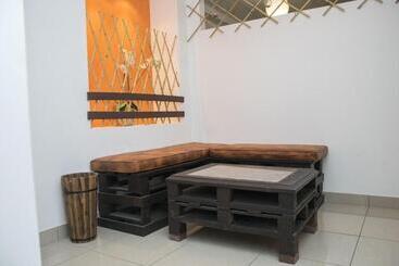 Del Paseo   Hostel