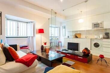 Joivy Color Block Studio W/workspace &free Parking At The Heart Of Santa Catarina
