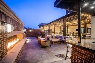 هتل Homewood Suites By Hilton Salina Downtown