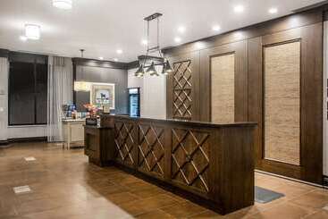 هتل Homewood Suites By Hilton Salina Downtown