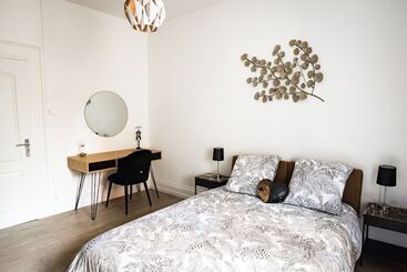 Théâtre Sinne Luxury Apartment