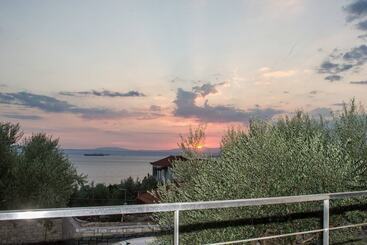 آپارتمانهای توریستها Nina S Villa, Cosy Seaview Retreat