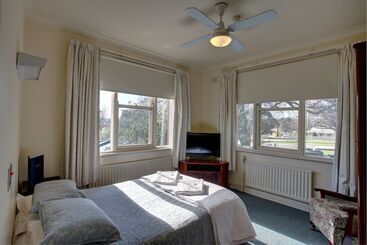 بنسيون Lancefield Guest House