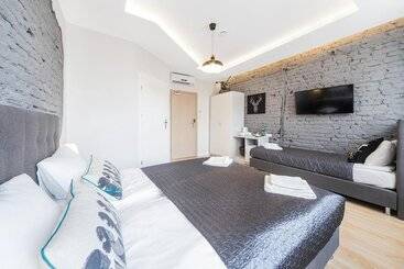 Six Suites, Old Town