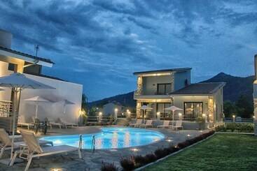 Theros Villas & Suites
