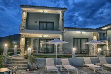 Theros Villas & Suites