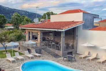 Theros Villas & Suites