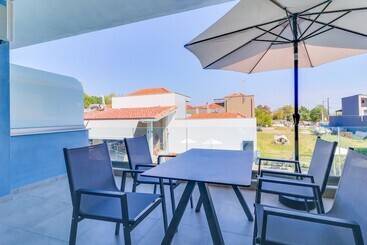 Theros Villas & Suites