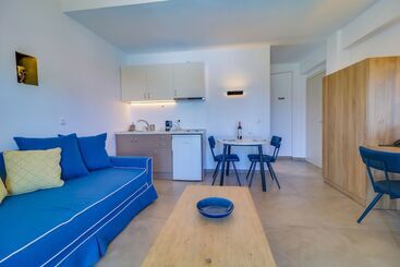 Theros Villas & Suites