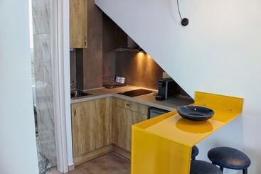 Theros Villas & Suites