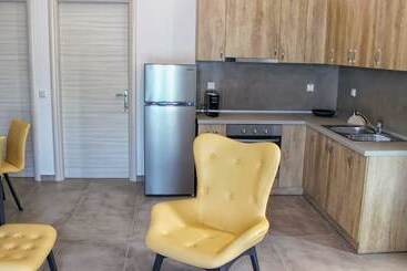 Theros Villas & Suites