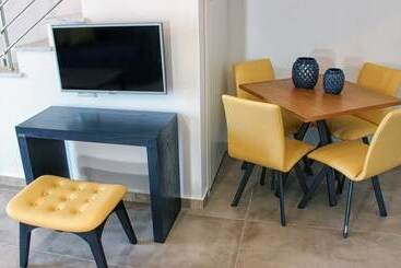 Theros Villas & Suites