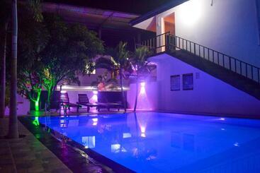 هتل Lion Resort