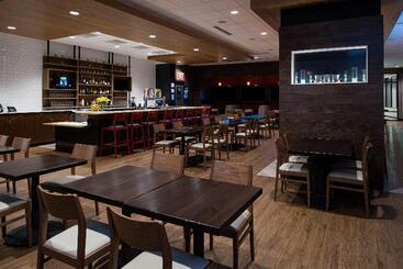 هتل Holiday Inn & Suites   Idaho Falls, An Ihg