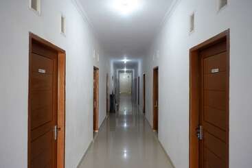 هتل Reddoorz Near Pasar Baru Mamuju