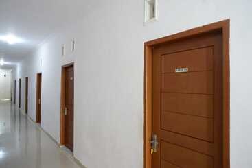 هتل Reddoorz Near Pasar Baru Mamuju
