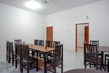 هتل Reddoorz Near Pasar Baru Mamuju