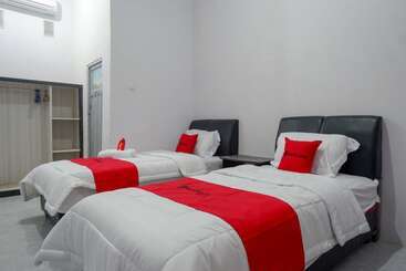 هتل Reddoorz Near Pasar Baru Mamuju