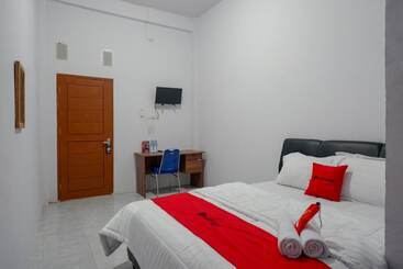 هتل Reddoorz Near Pasar Baru Mamuju