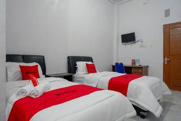 هتل Reddoorz Near Pasar Baru Mamuju