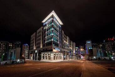 Hotel Hyatt House Nashville Downtown Convention Center