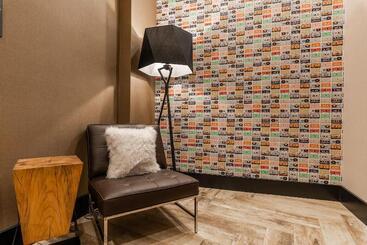 Hotel Hyatt House Nashville Downtown Convention Center