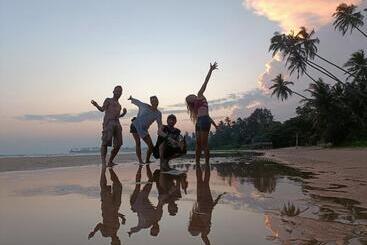 هتل Voulez Vous, Managed By Dikwella Beach