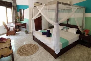 هتل Voulez Vous, Managed By Dikwella Beach