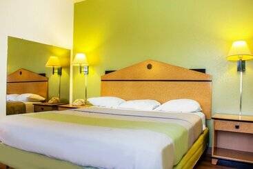 هتل Apache Inn