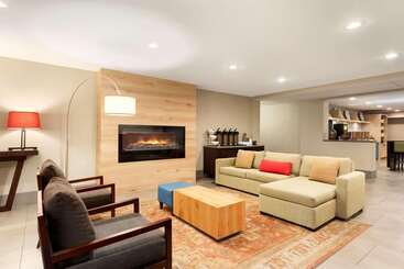 هتل Country Inn & Suites By Radisson, Cedar Rapids Airport, Ia
