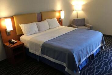 هتل Days Inn & Suites By Wyndham Cincinnati North