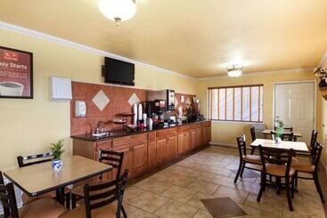 ホテル Econo Lodge Inn & Suites Downtown Northeast Near Fort Sam Houston
