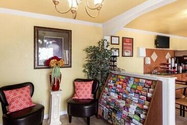 ホテル Econo Lodge Inn & Suites Downtown Northeast Near Fort Sam Houston