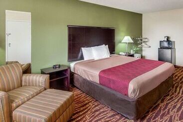 ホテル Econo Lodge Inn & Suites Downtown Northeast Near Fort Sam Houston