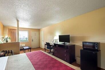 ホテル Econo Lodge Inn & Suites Downtown Northeast Near Fort Sam Houston