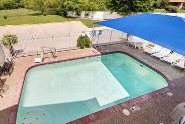 ホテル Econo Lodge Inn & Suites Downtown Northeast Near Fort Sam Houston