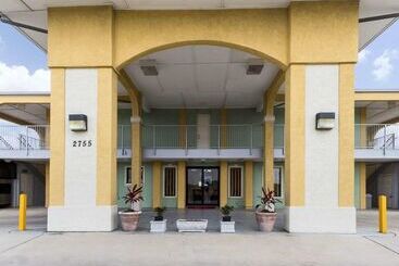 ホテル Econo Lodge Inn & Suites Downtown Northeast Near Fort Sam Houston